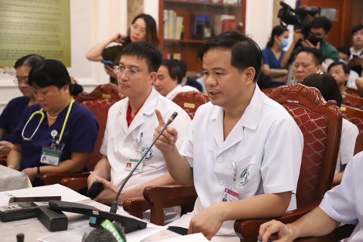Liên tục hội chẩn chuyên gia, chạy đua thời gian để cứu bệnh nhân nặng nhất vụ cháy chung cư mini - Ảnh 1. Liên tục hội chẩn chuyên gia, chạy đua thời gian để cứu bệnh nhân nặng nhất vụ cháy chung cư mini - Ảnh 1.