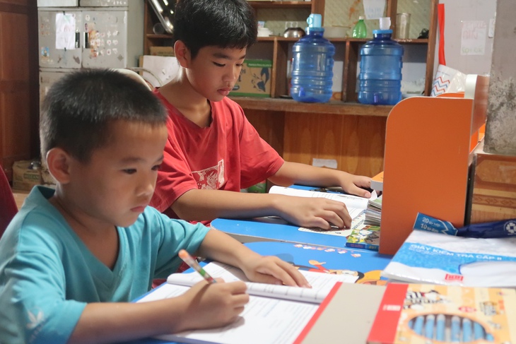 Người thầy nâng đỡ hàng trăm trẻ bất hạnh - Ảnh 4. Người thầy nâng đỡ hàng trăm trẻ bất hạnh - Ảnh 4.