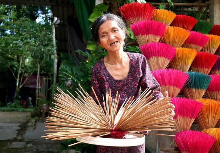 Chuyện người phụ nữ làm hương nặng lòng với những bệnh nhi ung thư - Ảnh 2. Chuyện người phụ nữ làm hương nặng lòng với những bệnh nhi ung thư - Ảnh 2.