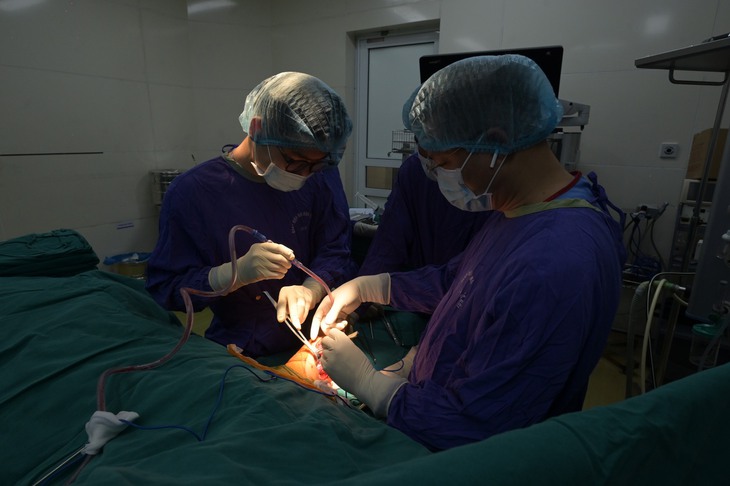 Tạo mọi điều kiện tốt nhất đảm bảo quyền lợi BHXH, BHYT cho nạn nhân vụ cháy chung cư mini - Ảnh 1. Tạo mọi điều kiện tốt nhất đảm bảo quyền lợi BHXH, BHYT cho nạn nhân vụ cháy chung cư mini - Ảnh 1.