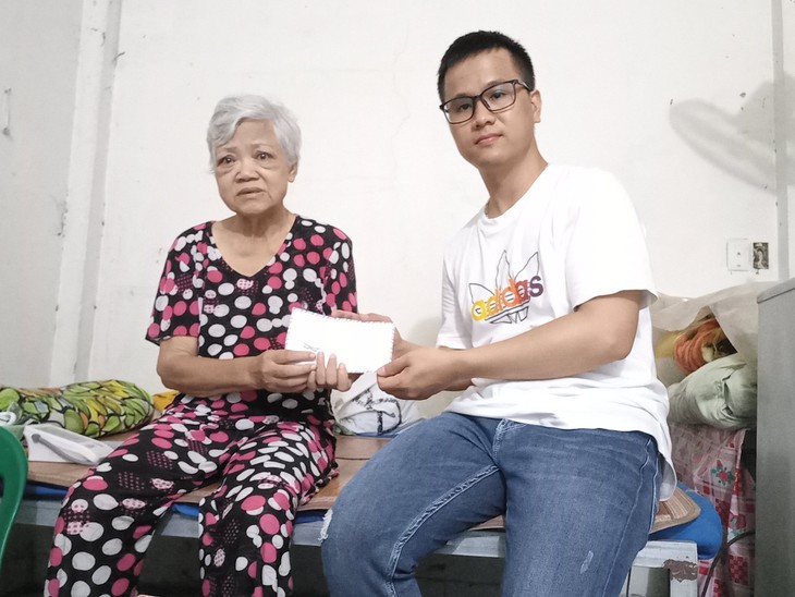 Đôi mắt của nữ cựu thanh niên xung phong sống đơn thân với bệnh tật đang mờ dần đi - Ảnh 2. Đôi mắt của nữ cựu thanh niên xung phong sống đơn thân với bệnh tật đang mờ dần đi - Ảnh 2.