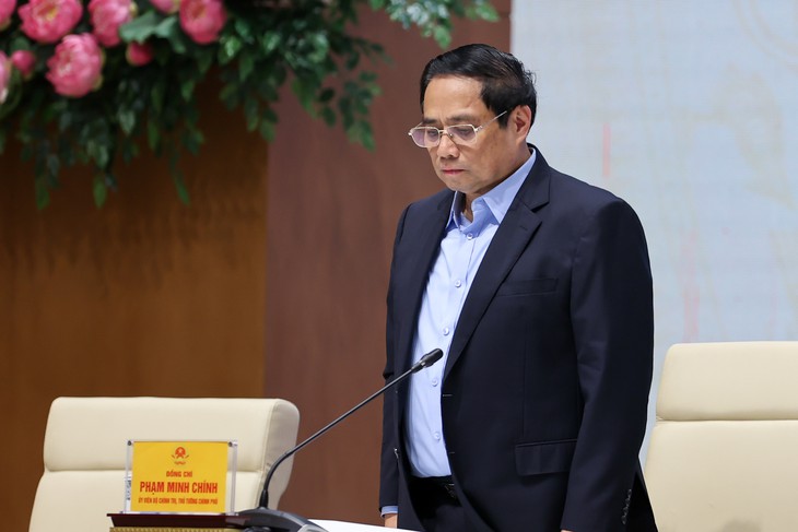 Thủ tướng và các đại biểu dành phút mặc niệm tưởng nhớ các nạn nhân tử vong trong vụ cháy - Ảnh 1.