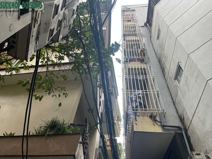 Sau vụ cháy 56 người tử vong: Bất an sống trong chung cư mini không lối thoát - Ảnh 4. Sau vụ cháy 56 người tử vong: Bất an sống trong chung cư mini không lối thoát - Ảnh 4.