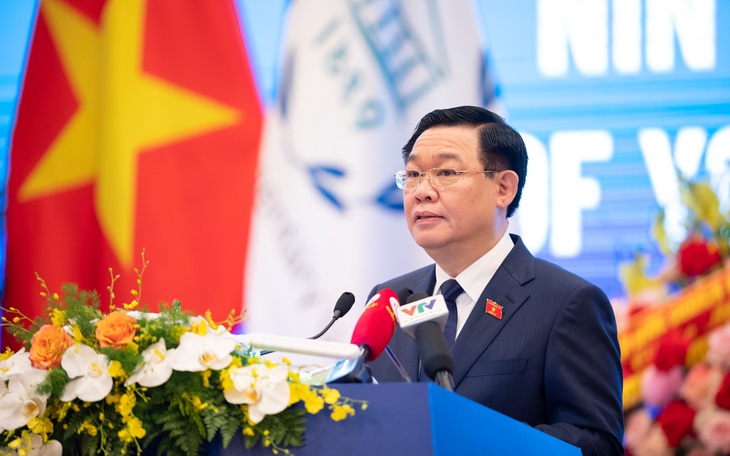 Chủ tịch Quốc hội: Dịch COVID-19 không làm sụp đổ mà khiến chúng ta càng đoàn kết, mạnh mẽ hơn