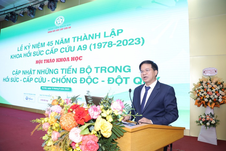 Thứ trưởng Bộ Y tế: 'Chuyên ngành hồi sức cấp cứu từng phút giành giật sự sống cho người bệnh' - Ảnh 3. Thứ trưởng Bộ Y tế: 'Chuyên ngành hồi sức cấp cứu từng phút giành giật sự sống cho người bệnh' - Ảnh 3.