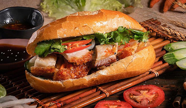 Nguyên nhân khiến bánh mỳ dễ gây ngộ độc thực phẩm - Ảnh 2.
