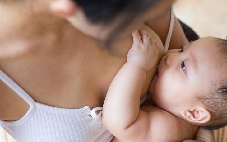 Chăm sóc trẻ sơ sinh đúng cách các bà mẹ cần biết