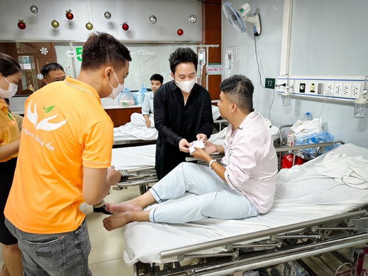 Mẹ con MC Thảo Vân, Tùng Dương, Hoa hậu Thùy Tiên và nhiều nghệ sĩ Việt ủng hộ nạn nhân vụ cháy chung cư mini ở Hà Nội - Ảnh 3. Mẹ con MC Thảo Vân, Tùng Dương, Hoa hậu Thùy Tiên và nhiều nghệ sĩ Việt ủng hộ nạn nhân vụ cháy chung cư mini ở Hà Nội - Ảnh 3.