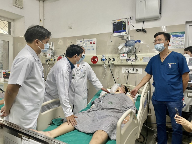 Sau gần 3 tuần điều trị, sức khoẻ bệnh nhân nặng nhất vụ cháy chung cư mini thế nào? - Ảnh 1.