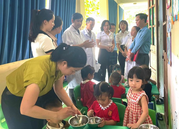 Hơn 10. 000 ca đau mắt đỏ, Quảng Bình rốt ráo chống dịch, bác sĩ khuyến cáo gì ? - Ảnh 4.