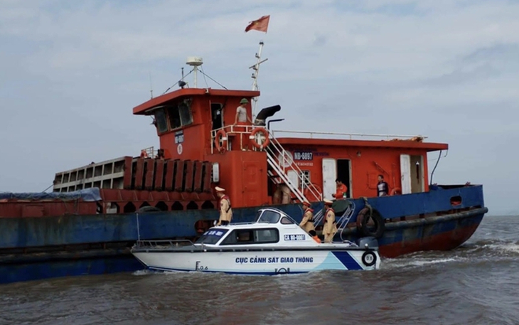 Cảnh sát đường thủy được dừng phương tiện để kiểm soát trong trường hợp nào?