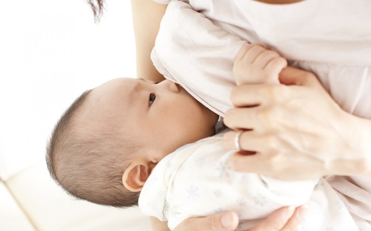 Xử trí đúng cách khi trẻ không chịu bú mẹ