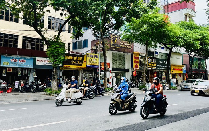 Miền Bắc hửng nắng gián đoạn, mưa ở Nam Bộ diễn biến phức tạp