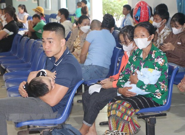 Thời tiết giao mùa, gia tăng nhiều dịch bệnh tại tỉnh Nghệ An - Ảnh 2.