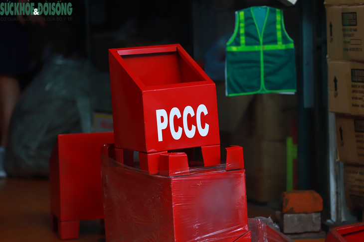 Mua thiết bị PCCC, người dân cẩn thận "test luôn cho chắc" - Ảnh 13.