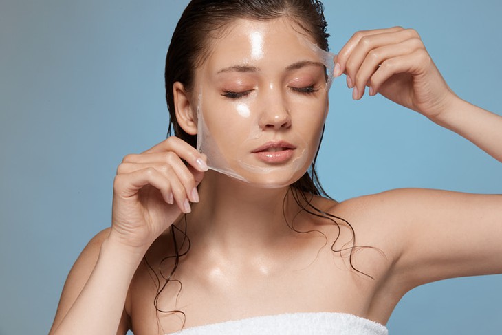 Thói quen chăm sóc da cần áp dụng khi chị em bước sang tuổi 40 - Ảnh 1. Thói quen chăm sóc da cần áp dụng khi chị em bước sang tuổi 40 - Ảnh 1.