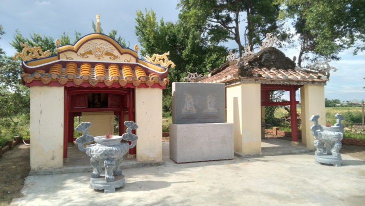 Huế: Yêu cầu di dời phù điêu tạc vua Quang Trung ra khỏi Miếu Đôi - Ảnh 1.