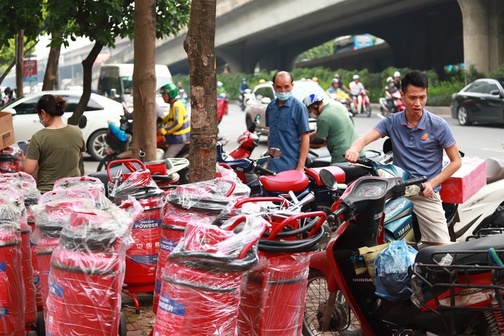 Hàng nghìn nhà trọ tại một quận ở Hà Nội không có lối thoát nạn, vi phạm PCCC- Ảnh 3. Hàng nghìn nhà trọ tại một quận ở Hà Nội không có lối thoát nạn, vi phạm PCCC- Ảnh 3.
