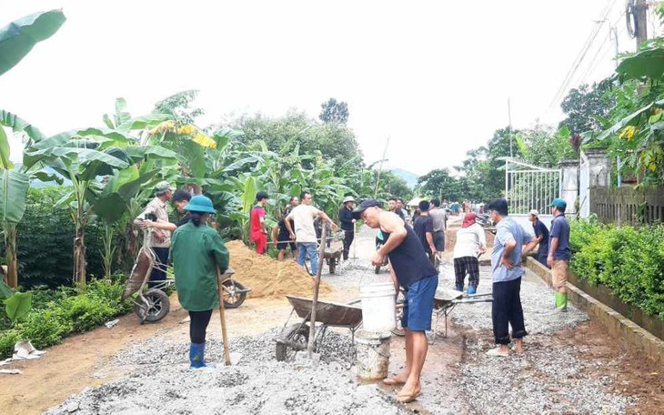 Người lính cụ Hồ kiên trì vận động làm đẹp đường làng Rềnh