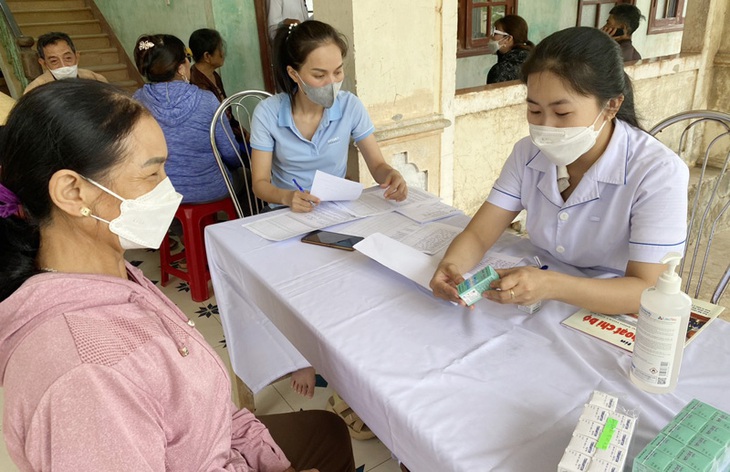 Hơn 10. 000 ca đau mắt đỏ, Quảng Bình rốt ráo chống dịch, bác sĩ khuyến cáo gì ? - Ảnh 2.
