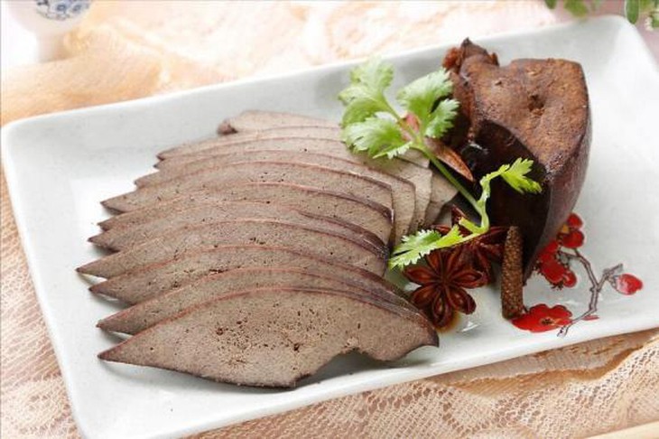 Gan lợn hỗ trợ trị bệnh đau mắt đỏ - Ảnh 1.