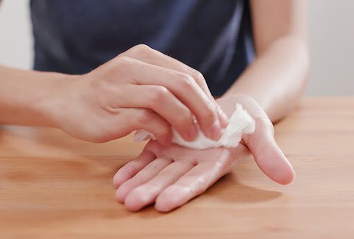 Tăng tiết mồ hôi có liên quan đến mùi mồ hôi bất thường , mồ hôi quá nhiều. Tăng tiết mồ hôi có liên quan đến mùi mồ hôi bất thường , mồ hôi quá nhiều.