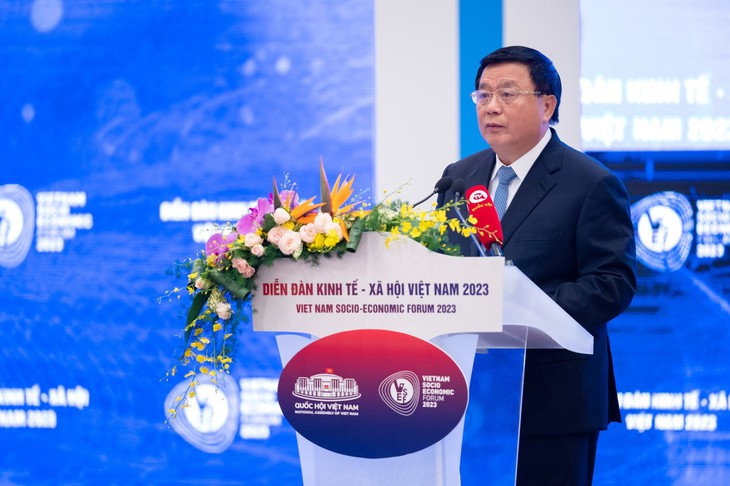 Những khó khăn của nền kinh tế Việt Nam không thể khắc phục trong 'một sớm, một chiều' - Ảnh 2.