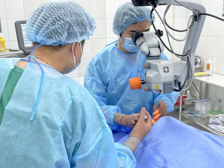 Chuyên gia chỉ ra 'thời điểm vàng' để mổ phaco đem lại thị lực tốt nhất - Ảnh 2. Chuyên gia chỉ ra 'thời điểm vàng' để mổ phaco đem lại thị lực tốt nhất - Ảnh 2.