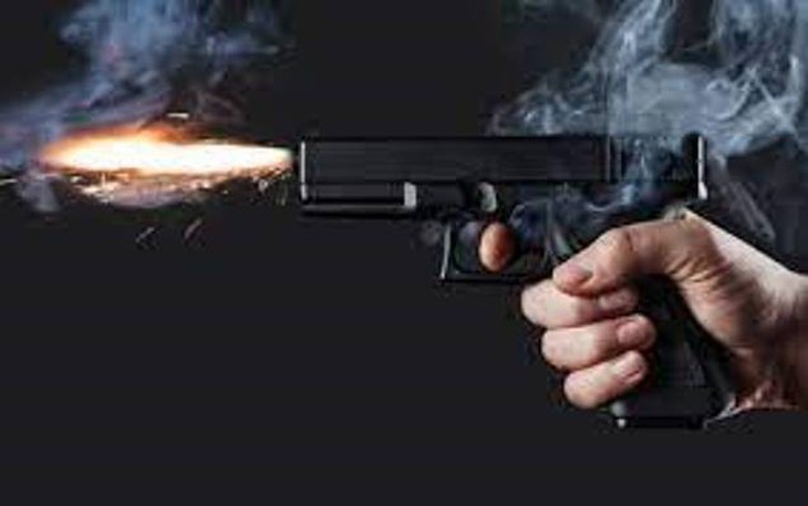 Đến hiện trường giải quyết xô xát, một công an và hai người dân bị trúng đạn