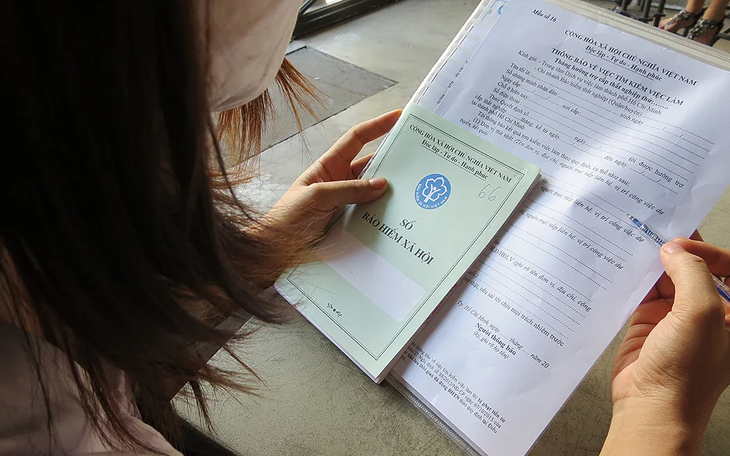 Mua bán, cho mượn, cầm cố sổ BHXH, thẻ BHYT, đi khám bệnh liên tục để trục lợi
