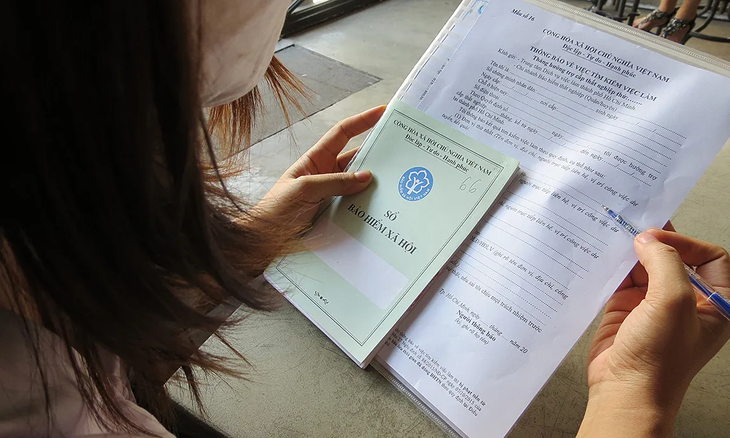 Mua bán, cho mượn, cầm cố sổ BHXH, thẻ BHYT, đi khám bệnh liên tục để trục lợi - Ảnh 1. Mua bán, cho mượn, cầm cố sổ BHXH, thẻ BHYT, đi khám bệnh liên tục để trục lợi - Ảnh 1.