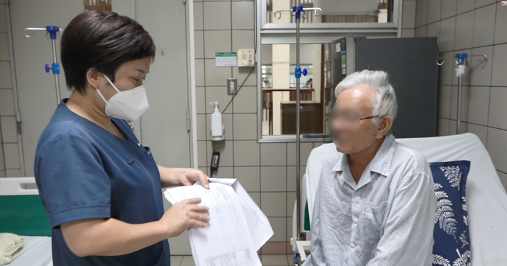Ca bệnh hiếm gặp, cụ ông mắc cùng lúc 2 loại ung thư - Ảnh 3. Ca bệnh hiếm gặp, cụ ông mắc cùng lúc 2 loại ung thư - Ảnh 3.
