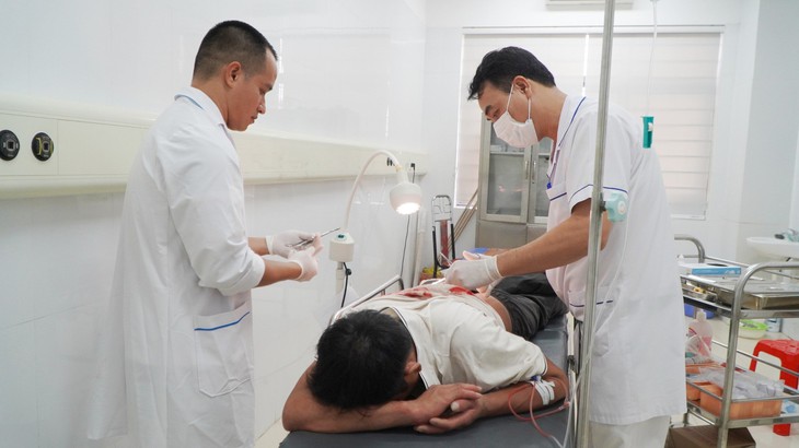 Y tế đảo Cô Tô vượt khó, cứu người bệnh giữa trùng khơi - Ảnh 1. Y tế đảo Cô Tô vượt khó, cứu người bệnh giữa trùng khơi - Ảnh 1.