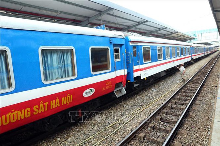 Từ ngày 5/9, ngành đường sắt áp dụng mức phí đổi, trả vé tàu - Ảnh 1.