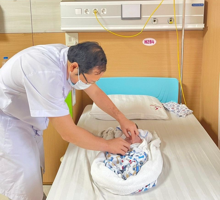 Nôn trớ ra dịch xanh, bé gái mắc căn bệnh hàng nghìn trẻ sinh ra mới có 1 trẻ bị - Ảnh 2.