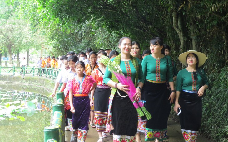 Hàng vạn người dân về thăm quê Bác trong ngày Tết Độc lập