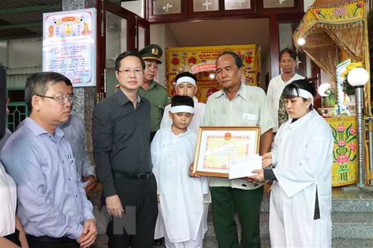 Vụ hỏa hoạn tại tiệm sửa xe: Đề nghị truy tặng Huân chương Dũng cảm - Ảnh 2. Vụ hỏa hoạn tại tiệm sửa xe: Đề nghị truy tặng Huân chương Dũng cảm - Ảnh 2.