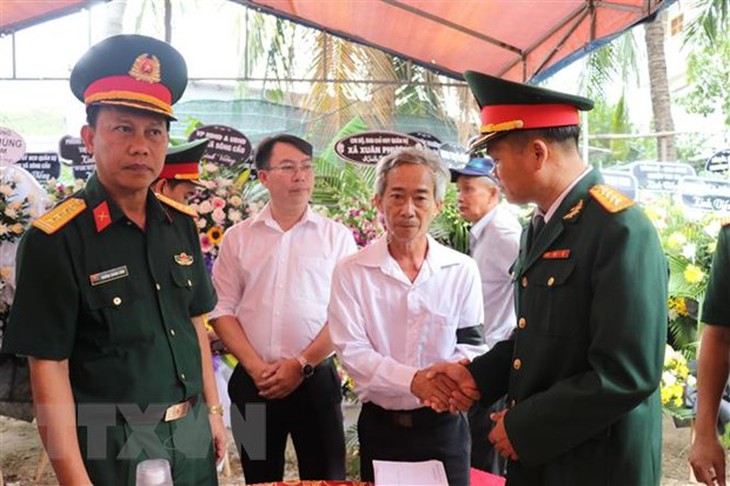Thực hiện tốt nhất chính sách với gia đình Trung tá hy sinh cứu người - Ảnh 1.