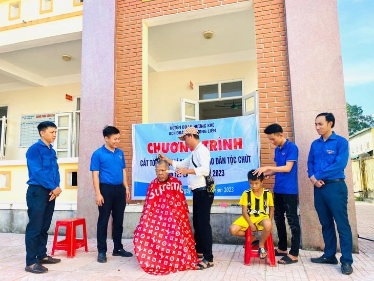 Hà Tĩnh: Nhiều hoạt động ý nghĩa giúp đỡ đồng bào dân tộc thiểu số- Ảnh 5.