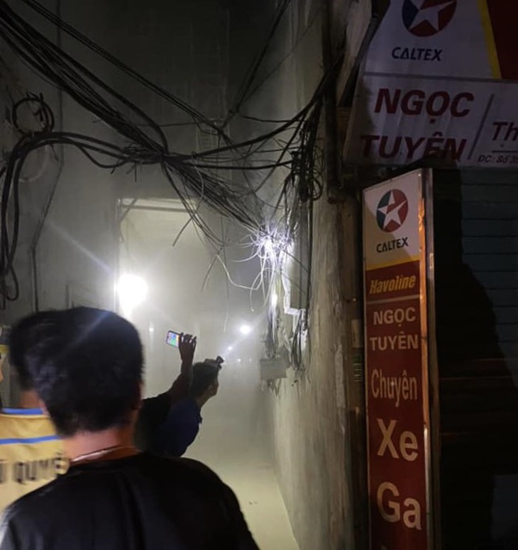 Khống chế kịp thời đám cháy nhờ bình cứu hỏa công cộng - Ảnh 3.