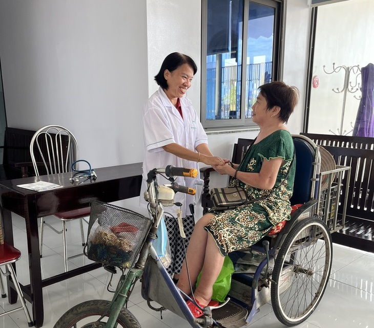 Hàng chục năm khám bệnh miễn phí cho người dân nghèo - Ảnh 5.