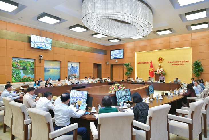 Dự án Luật Thủ đô (sửa đổi): Quy định chế độ tiền lương, thu nhập cho công viên chức Thủ đô - Ảnh 1.