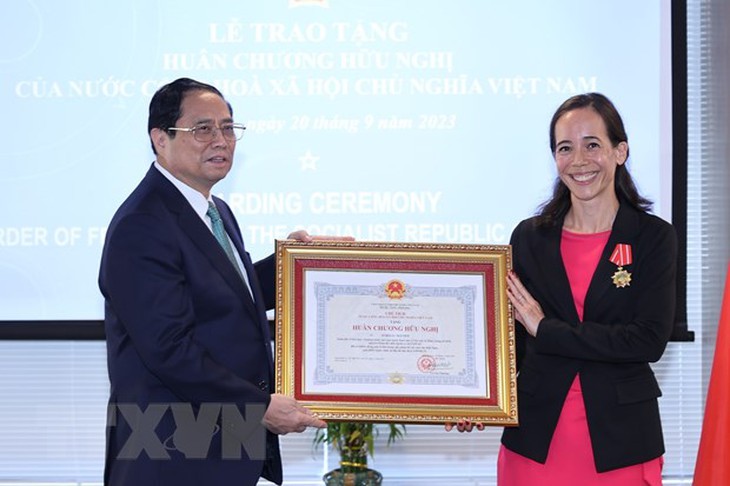 Thủ tướng trao Huân chương Hữu nghị cho Giám đốc Chiến lược GAVI - Ảnh 1.