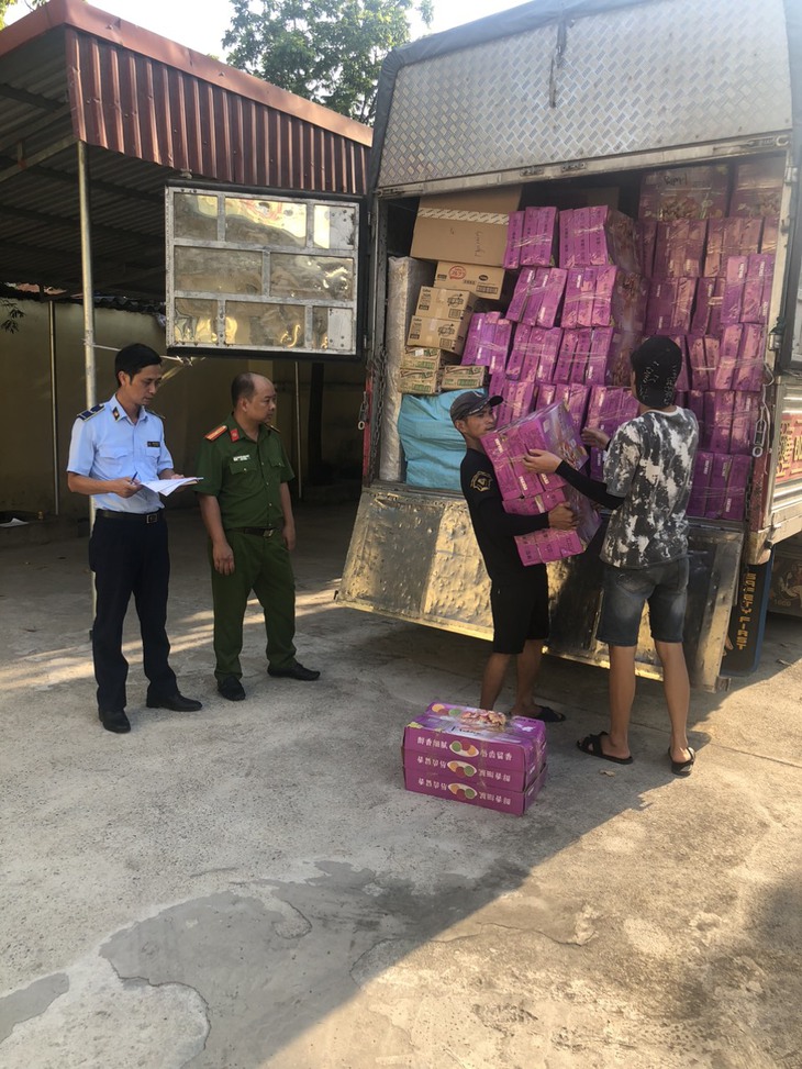Liên tiếp thu giữ số lượng lớn bánh trung thu không rõ nguồn gốc, xuất xứ - Ảnh 1.