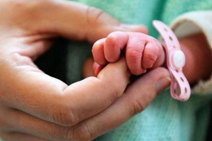 Vẫn còn nhiều khó khăn trong công tác chăm sóc sức khỏe bà mẹ và trẻ sơ sinh - Ảnh 2.
