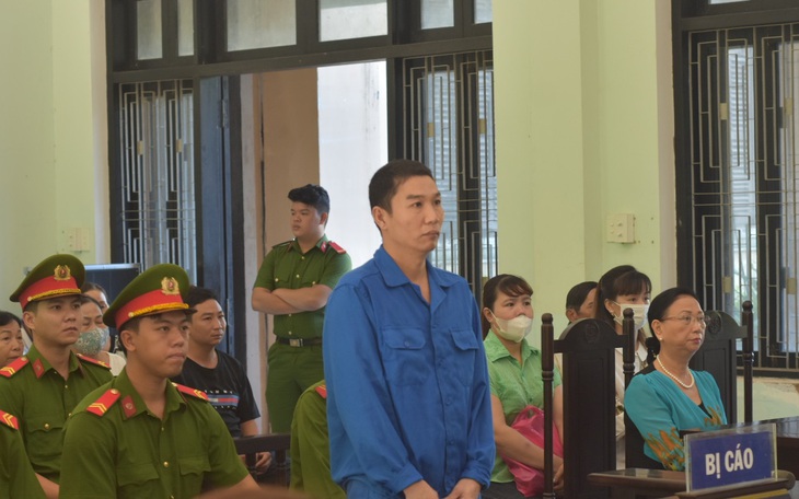 Cựu đại úy công an dùng súng cướp tiệm vàng ở chợ Đông Ba để làm mất uy tín lãnh đạo