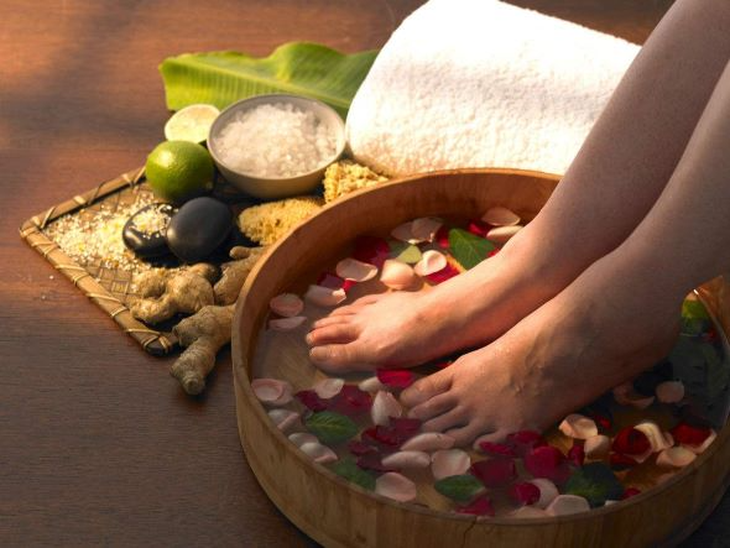 Các biện pháp chữa chân tay lạnh sau sinh tại nhà - Ảnh 2.