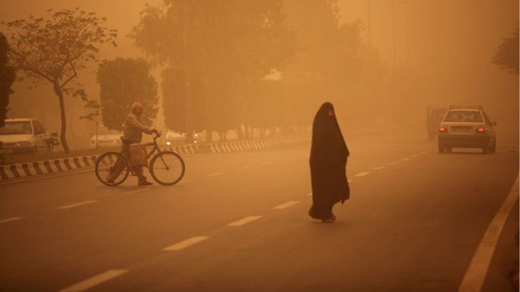 Iran: Hơn 1.300 người phải nhập viện vì bão cát ở Sistan-Baluchistan - Ảnh 1. Iran: Hơn 1.300 người phải nhập viện vì bão cát ở Sistan-Baluchistan - Ảnh 1.