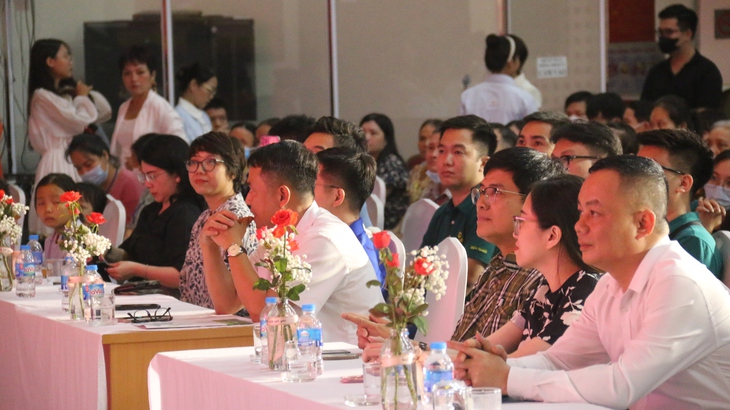 Chương trình "Mang âm nhạc đến bệnh viện” tiếp sức cho Viện Huyết học – Truyền máu TW - Ảnh 8.