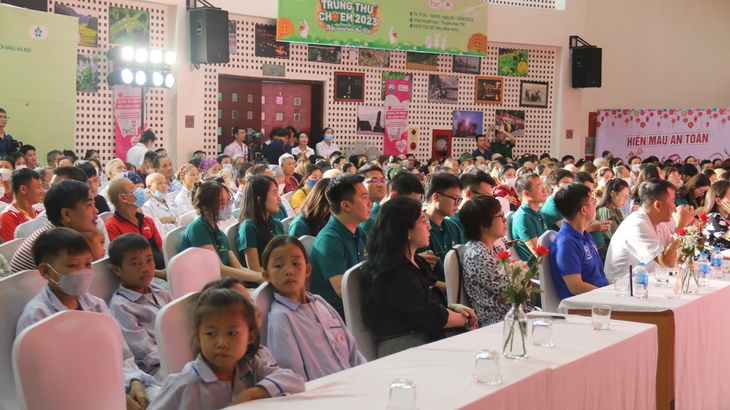 Chương trình "Mang âm nhạc đến bệnh viện” tiếp sức cho Viện Huyết học – Truyền máu TW - Ảnh 6.